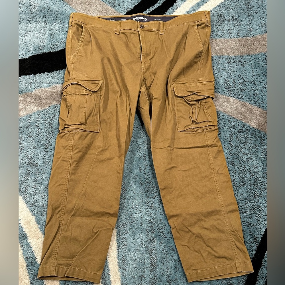 Men’s Sonoma Khaki Cargo Pants - size 46 x 29